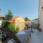 Lanterna Bed & Breakfast 4*