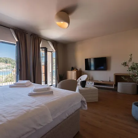 Lanterna Bed & Breakfast 4*
