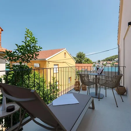 Lanterna Bed & Breakfast 4*