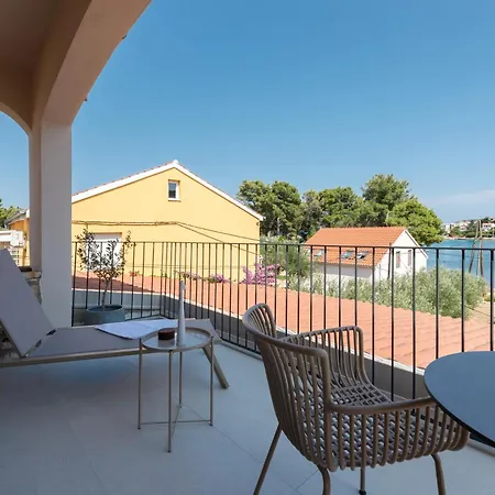 Couette-café Lanterna 4*